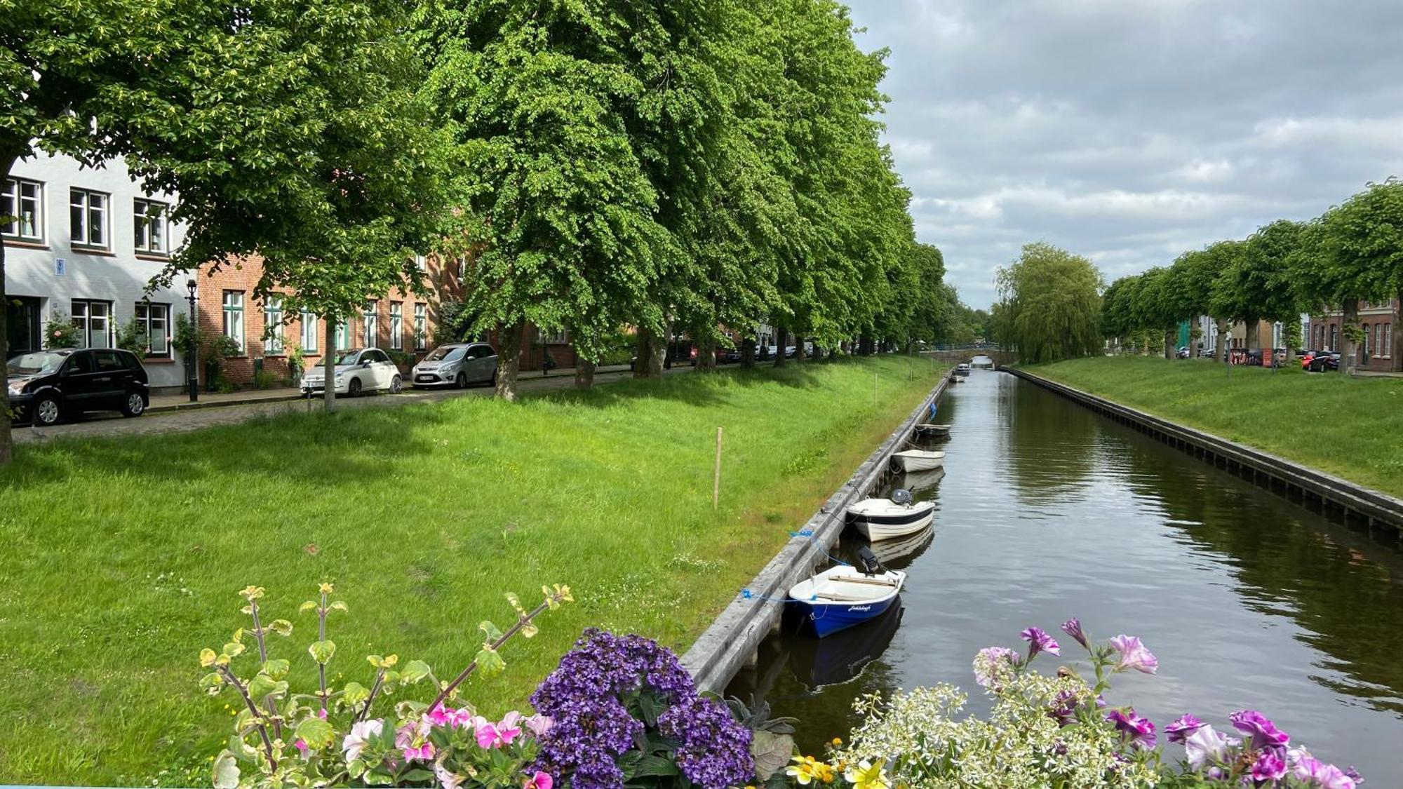 Loftwohnung 2 Simmerdeis An Der Gracht Friedrichstadt Esterno foto